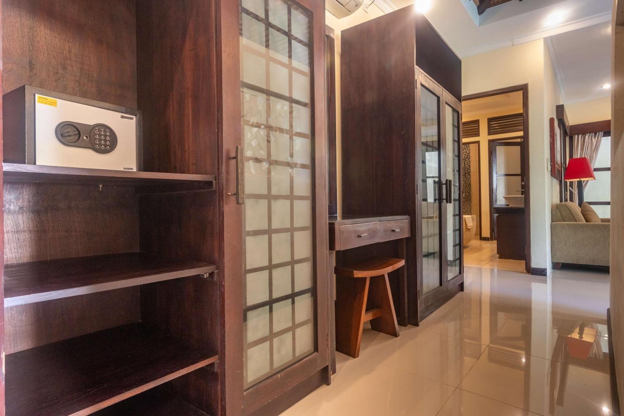 Aleesha Villas And Suites Sanur  Exterior photo