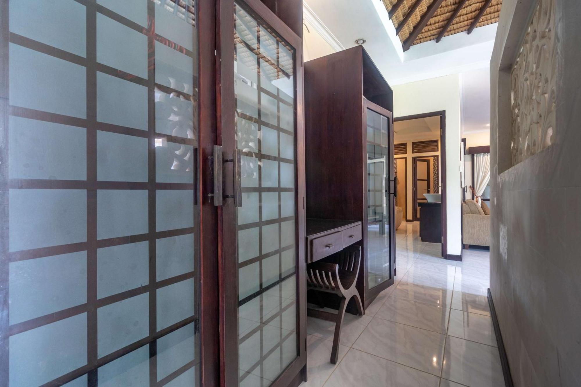 Aleesha Villas And Suites Sanur  Exterior photo